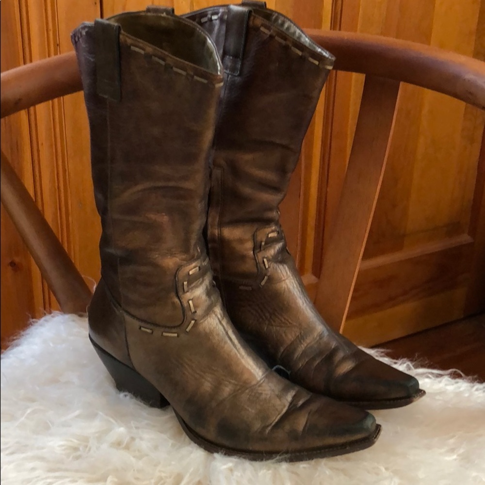 BCBG girls boots size 8.5